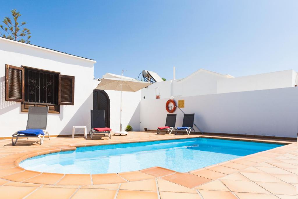 2 bedroom villa 'The Bungalow' with private heated pool. - 2