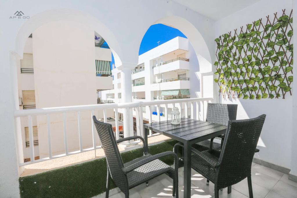 Alcazaba Del Mar parking next to the beach - 2