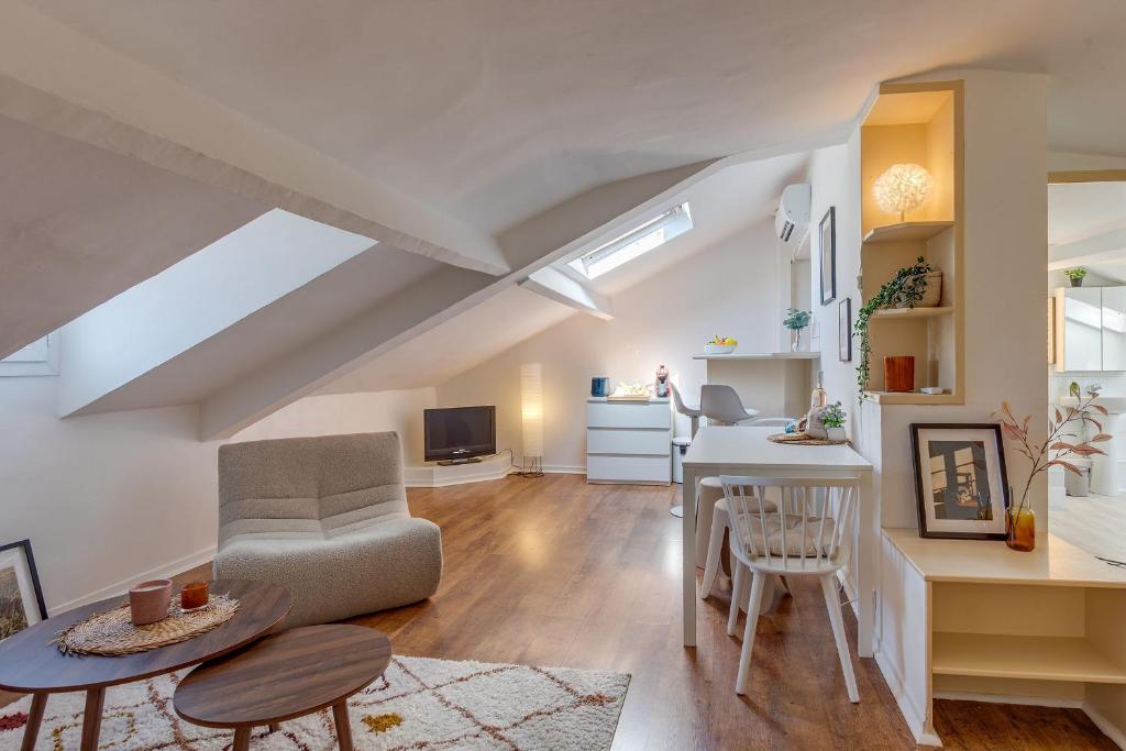ATTIC URBAN AP4485 by Riviera Holiday Homes - 2