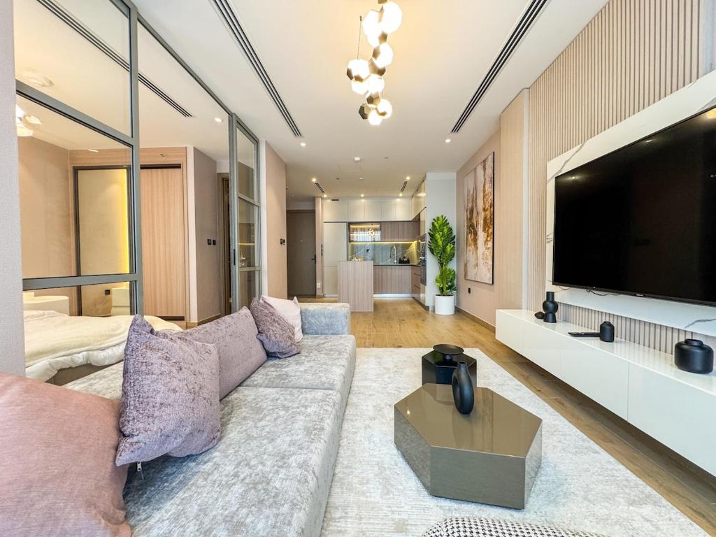 1BDR with Gym, Sauna, Pool - Opposite Circle Mall, Dubaj