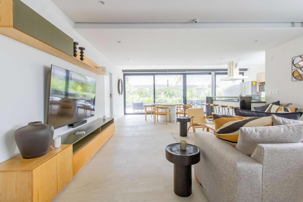 Capitalia Luxury PH W Terrace - 4
