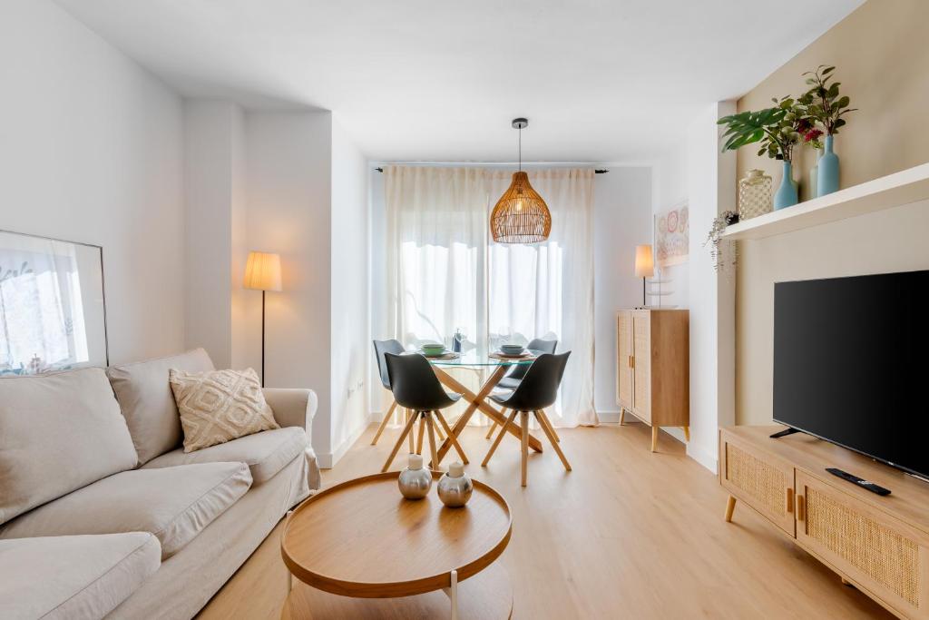 WintowinRentals Modern Apartment with Private Indoor Patio in Málaga - 1