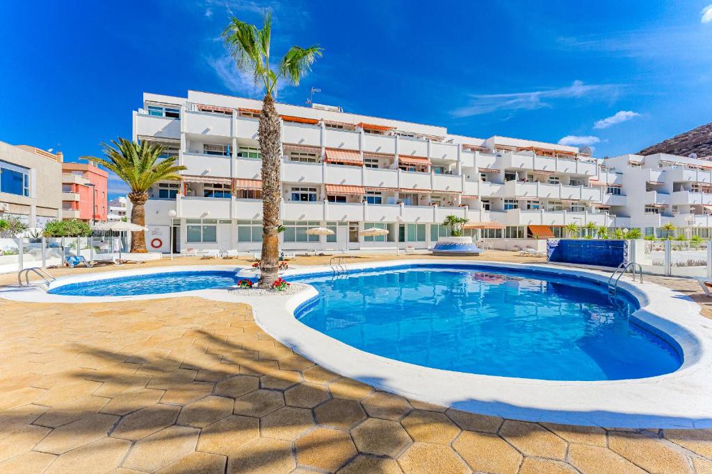 New apartment in Los Cristianos Renovated with AC, Steps from Playa Las Vistas, Arona