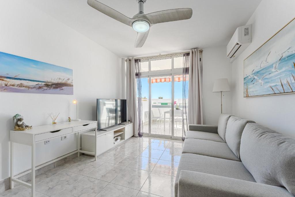 New apartment in Los Cristianos Renovated with AC, Steps from Playa Las Vistas - 5