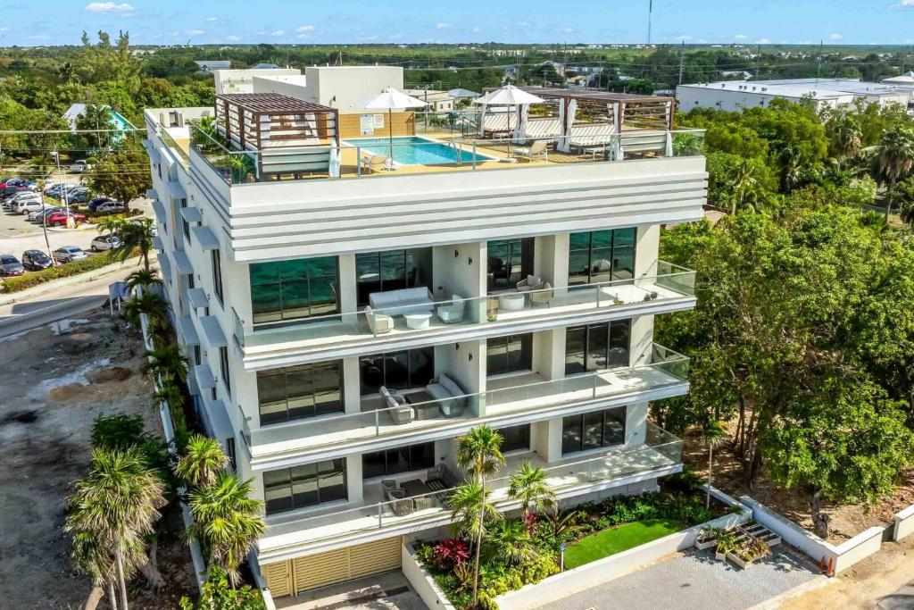 The Sands 3 - Take Ten Off This Spacious Oceanfront Condo with Panoramic Views, West Bay