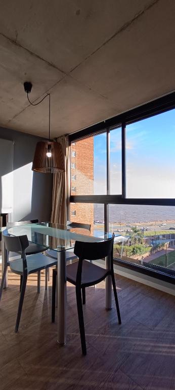 Stunning view, designer apartment for up to 6, incl indoor parking, Montevideo