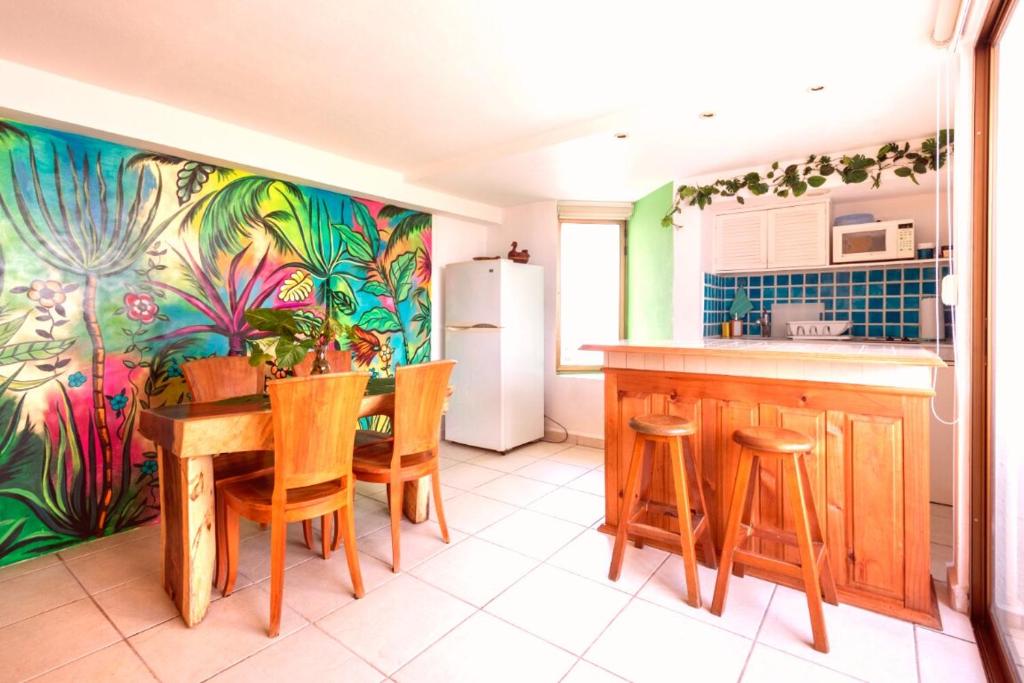 Ocean View 2BR Apt at Resort, 1 Block to the Beach - 5