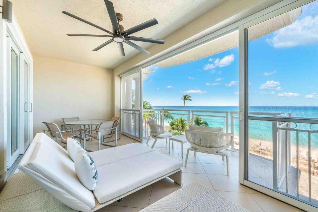 Beachcomber 21, George Town