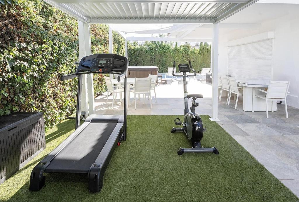 Luxury Villa Sleeps 15, Heated Pool, Jacuzzi, Sauna, & Gym - 5
