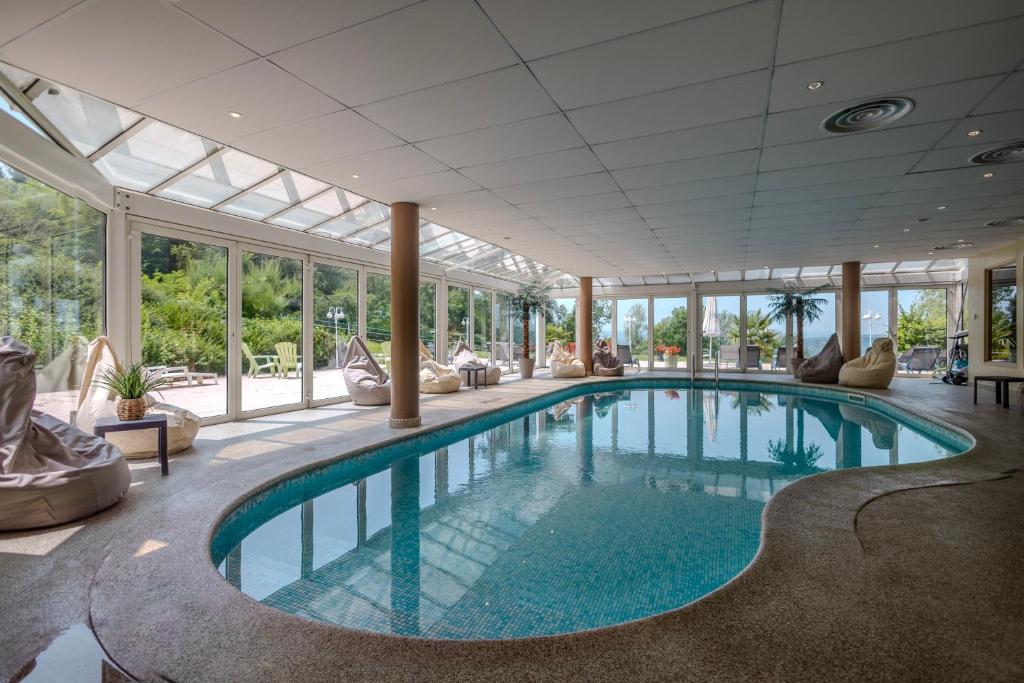 スイミングプール