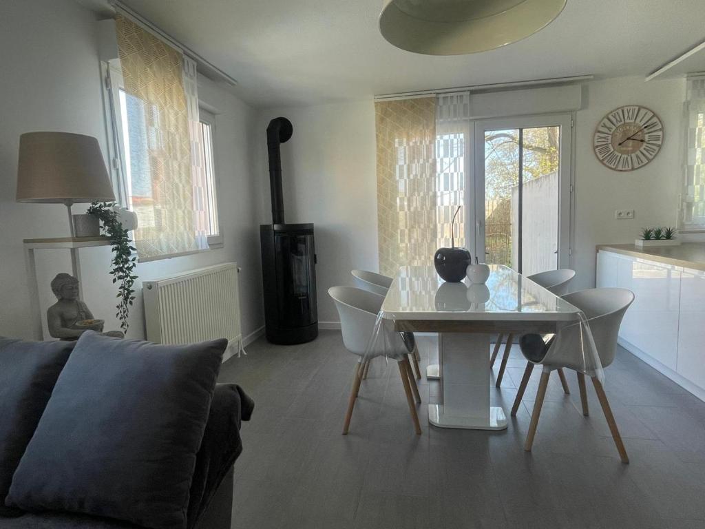 Appart cosy 4 à 6 pers - parking privé - 5 min Colmar - poêle à pellets - 2 terrasses, Wintzenheim