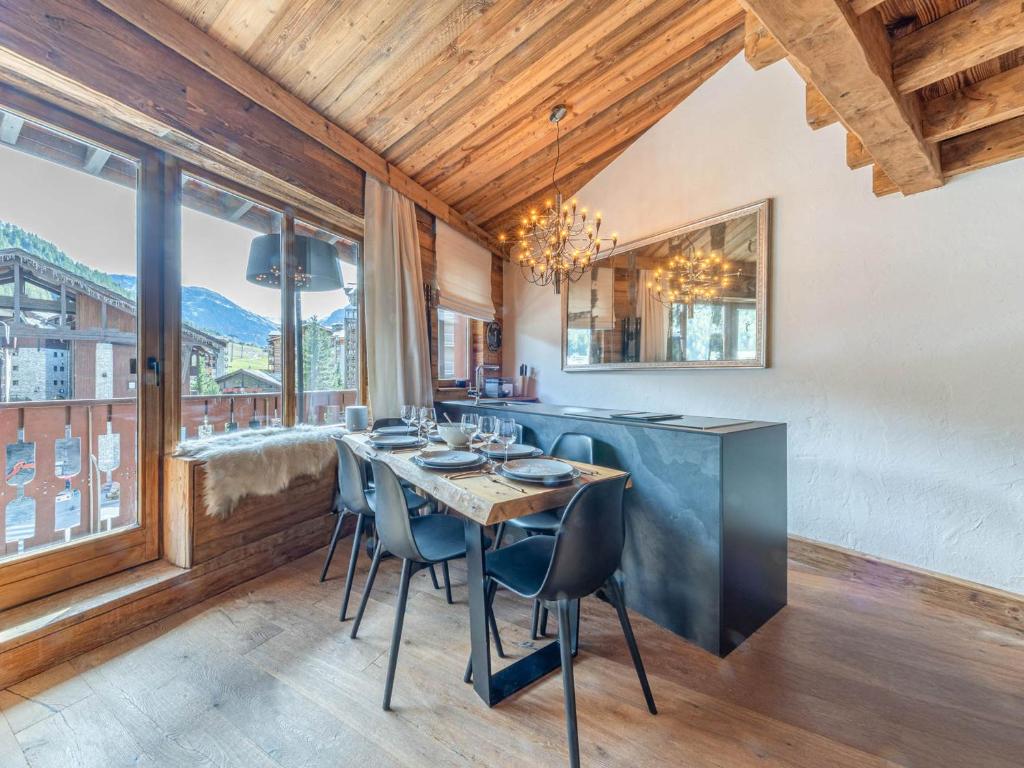 Appartement raffiné avec cheminée, balnéo et Wi-Fi à Val-d’Isère - FR-1-694-44 - 4