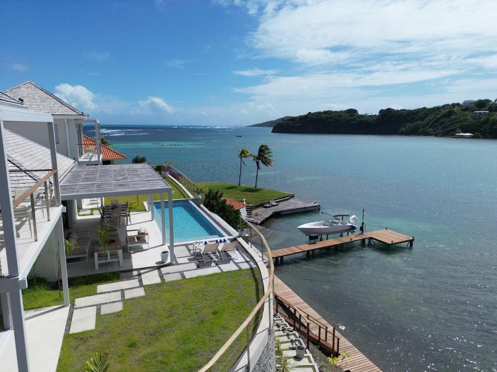 EAST KEYS - Villa Jamming, piscine à débordement et accès privé à la mer, Le Vauclin