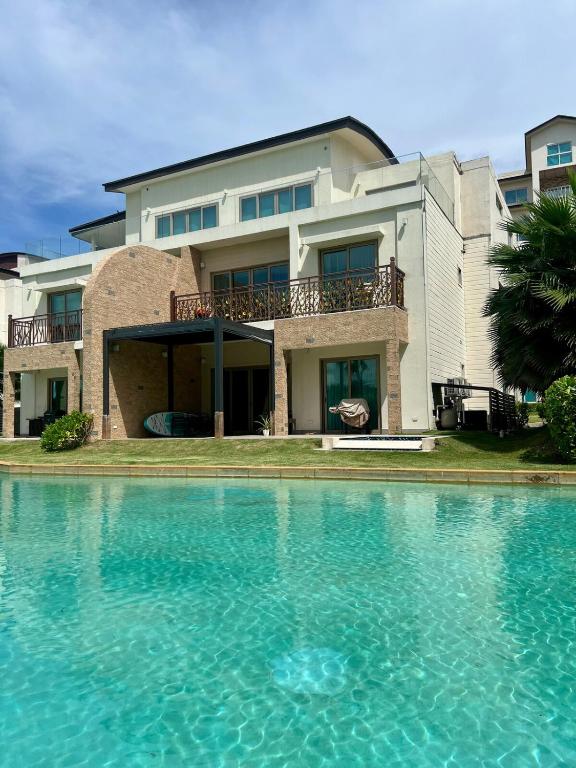 Very Accessible First Floor Villa with Terrace in Playa Escondida No Stairs No Elevators, María Chiquita