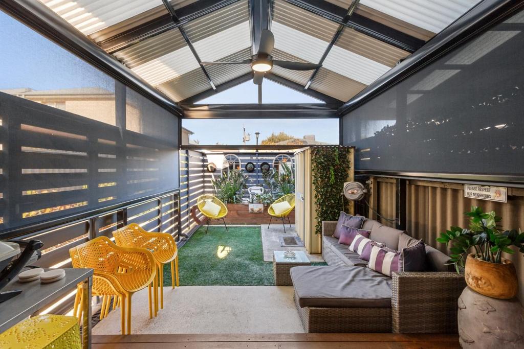 Peaceful Retreat Steps from Semaphore Beach, Semaphore