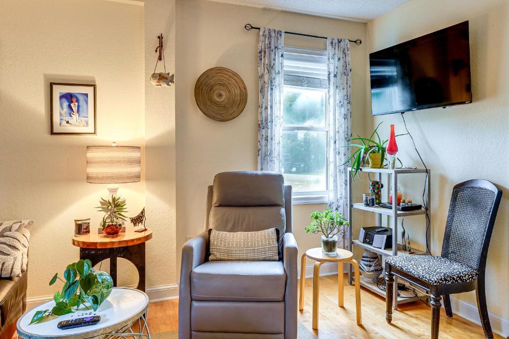 Nags Head Apt with Patio - half Mile Walk to Beach!, Nags Head