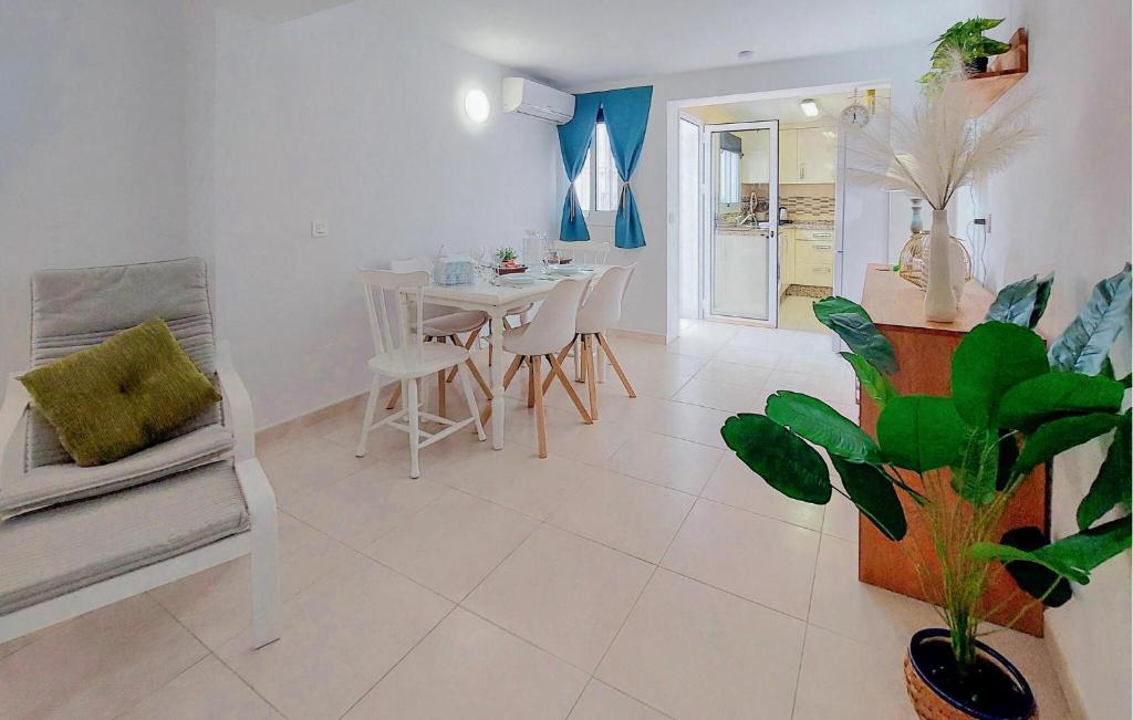 Beautiful Home In Fuengirola With Wifi - 2