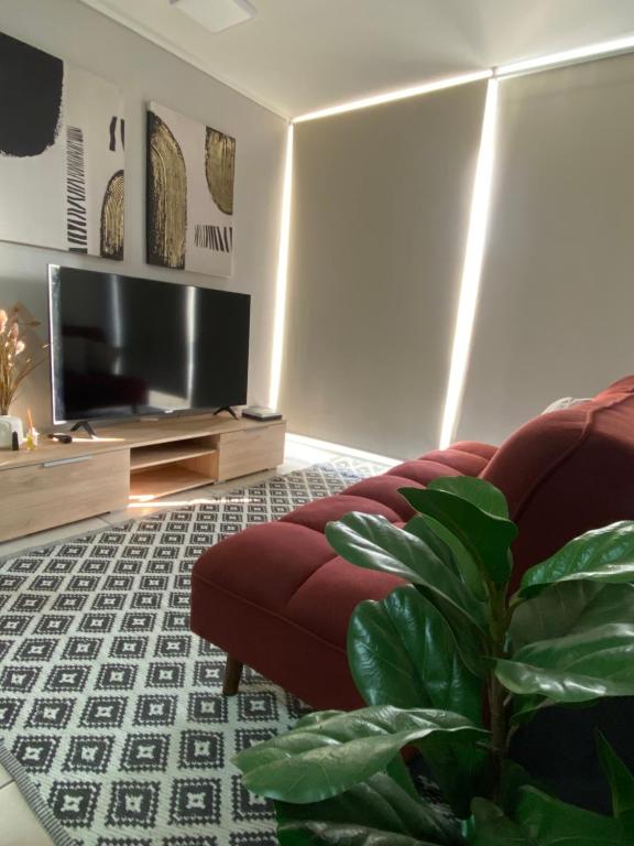 Depto 2 Dormitorios, cercano a metros, malls, clínicas, supermercados y servicios - 2