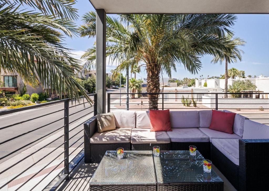 Beverly - Private Patios - Jacuzzi - In Old Town, Scottsdale