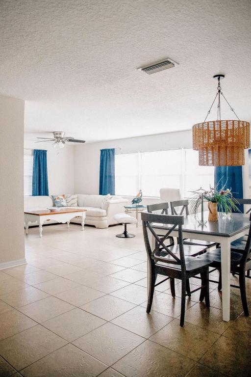 The Salty Turtle, Hudson