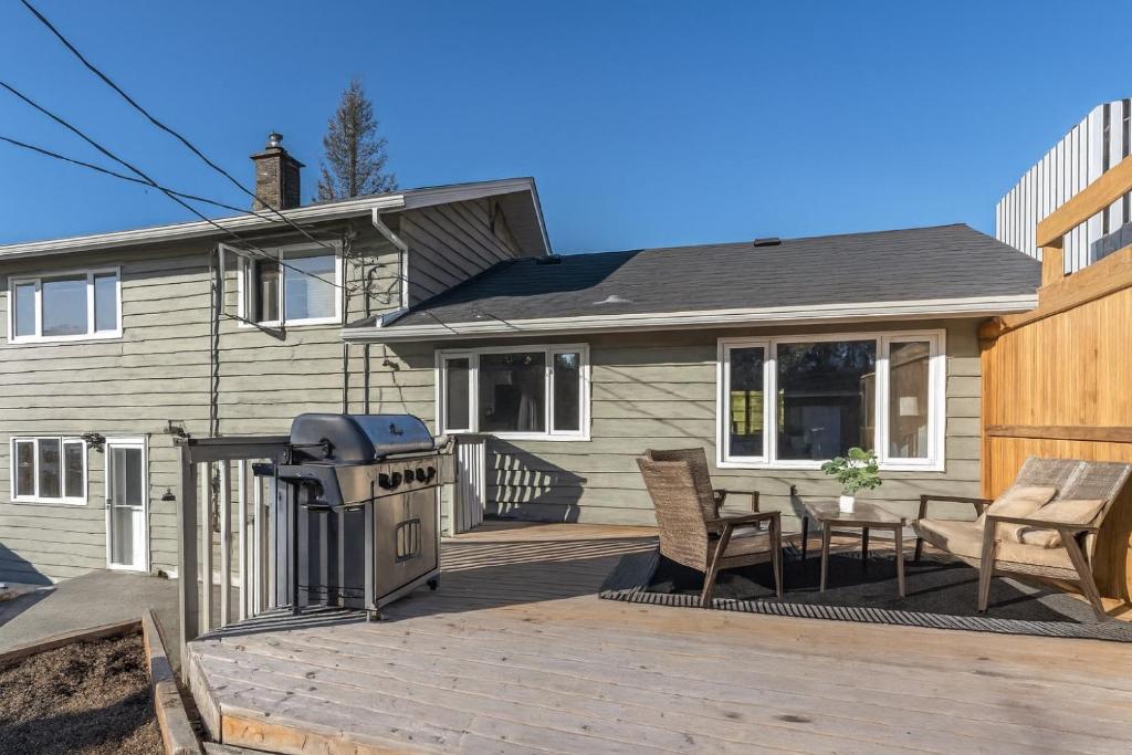 Exterior view, Great Northern Escapes - The Managers House in Yellowknife (NT)