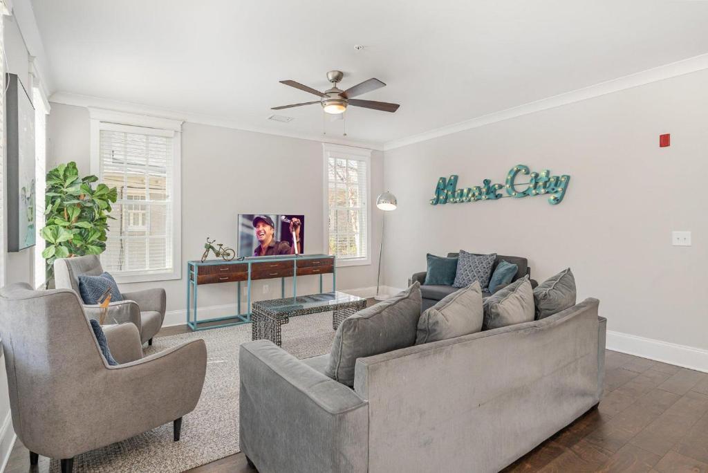 Trilogy - Private Porch - Walk to Centennial Park, Nashville