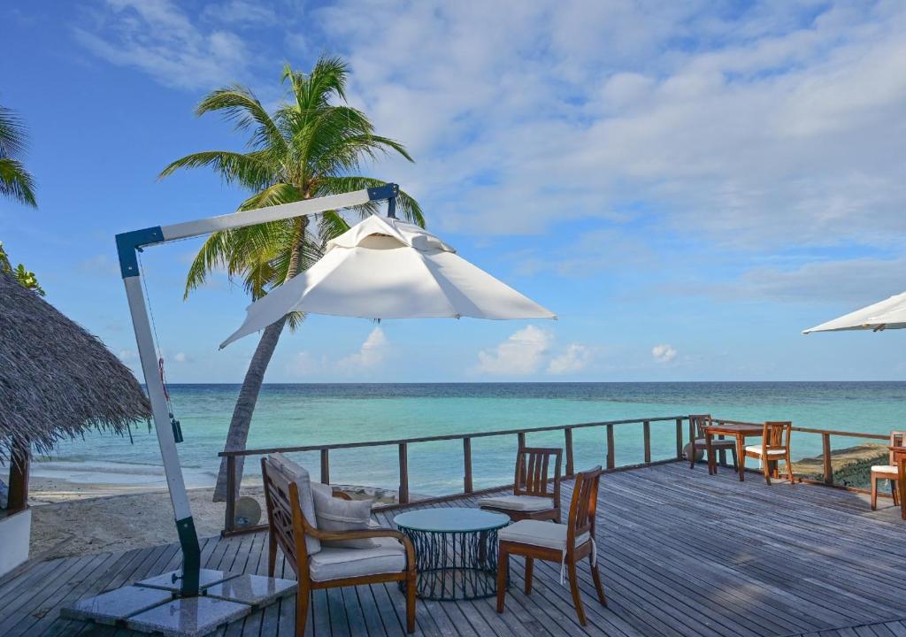 Bar/lounge, Makunudu Island Resort in Maldive Islands
