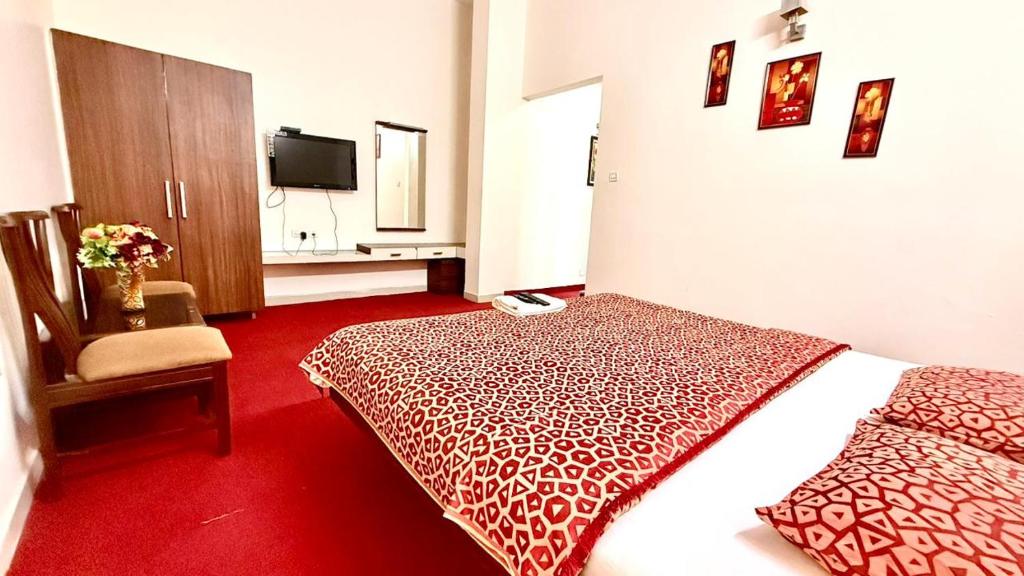 [Hotel Mahendra, Karad의 외관 이미지]
