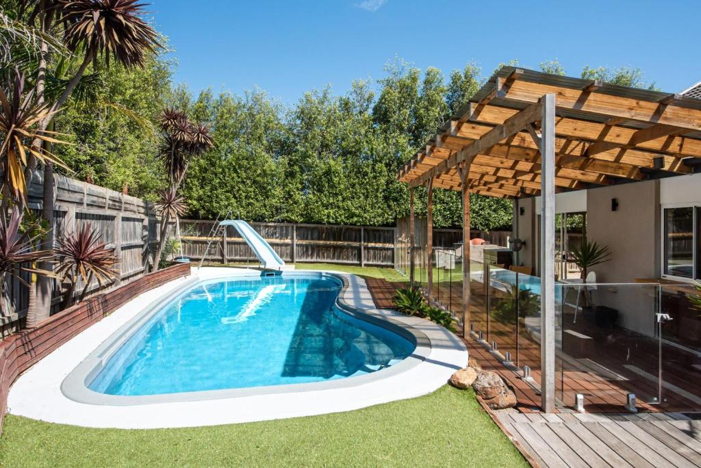 Malibu in Mt Martha with solar heated pool, Mount Martha