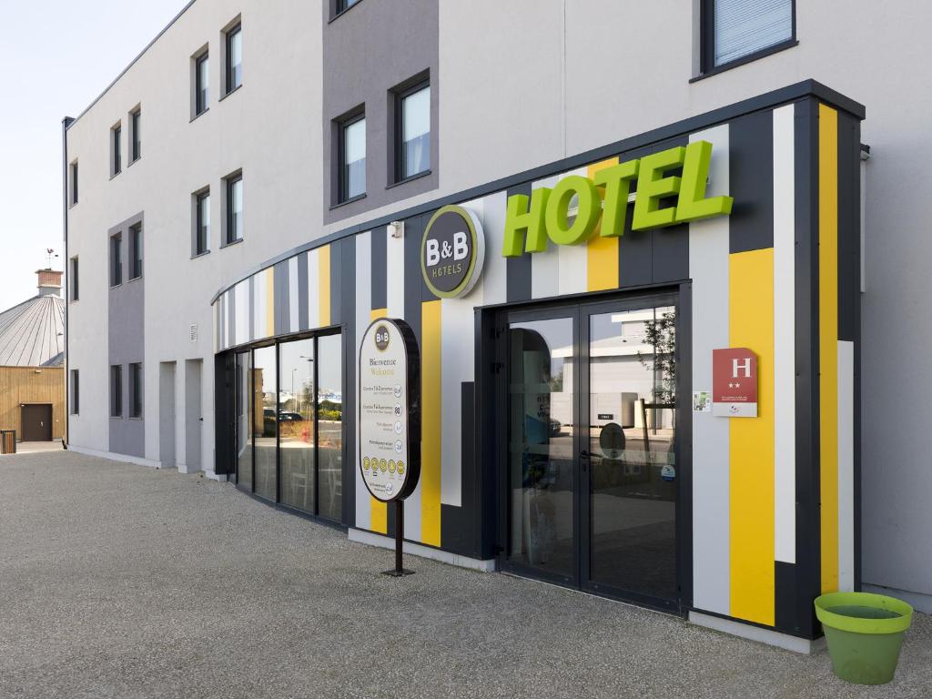 B&B HOTEL Niort Marais Poitevin photo