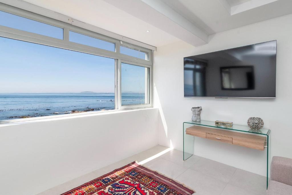 Sea Views by the Promenade at Oceanmist Studio, Kapské Město