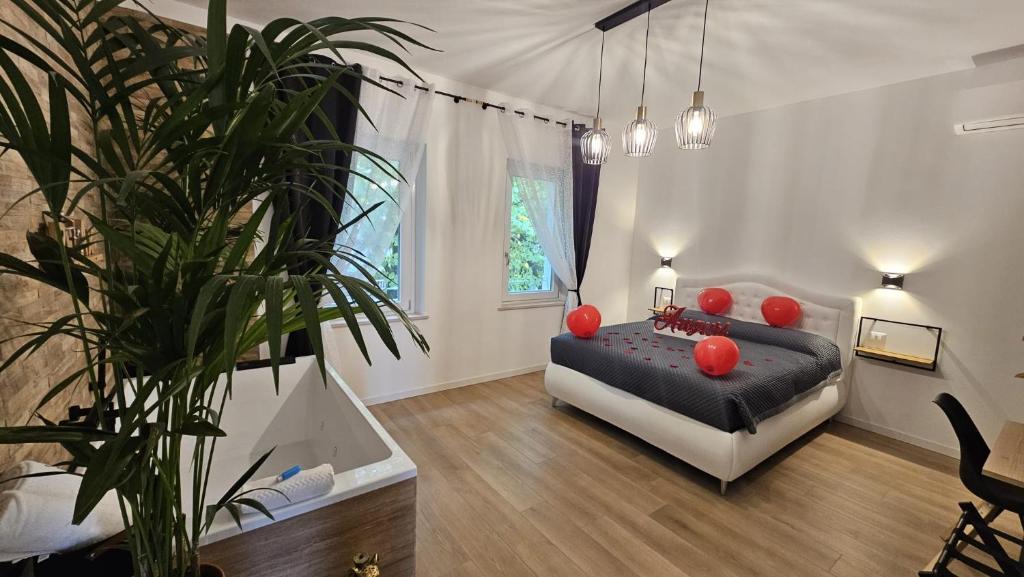 Superior Suite, Villa Joy Verona, Luxury Romantic Suite with Jacuzzi, near City Center - 4