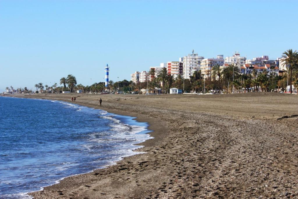 Brand-New 2-Bedroom Apartment, 500m from the Beach - 5