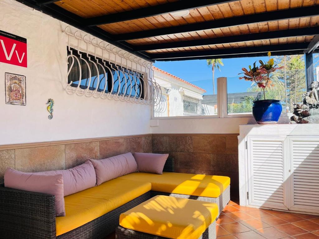 Santa Barbara Tropical by Alquiler de Sueno - 2 private terraces - 3