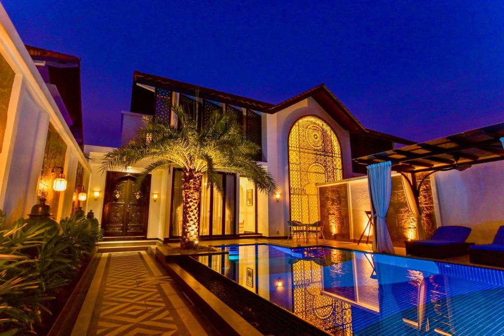 Swimming pool