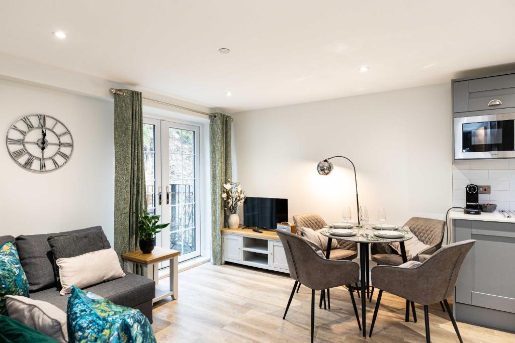 Rock Mill Duplex Apartment 42, Stoney Middleton