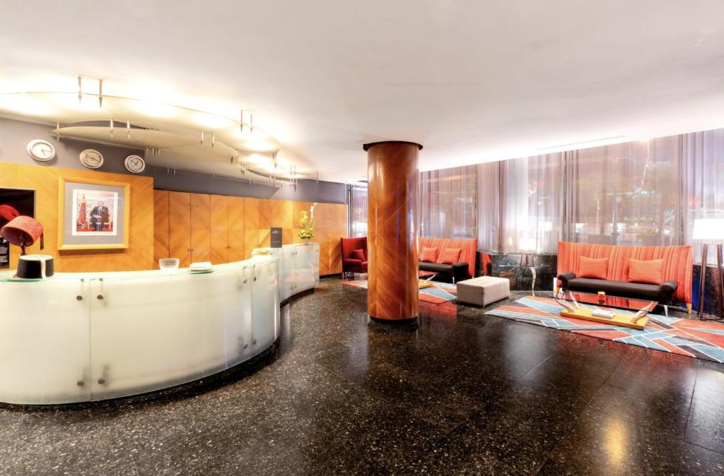 フロント・ロビー