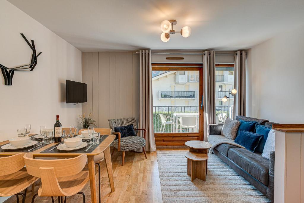 Apartment Fermes du Montenvers B11, Alpes Agency, Central Chamonix, Sleeps 4 - 1