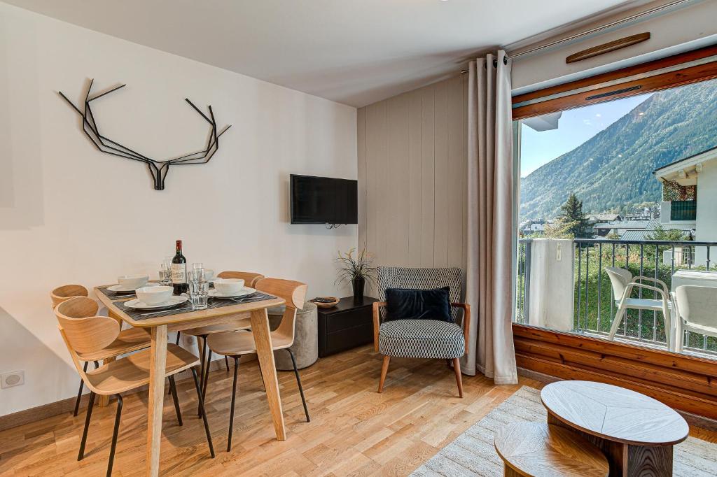 Apartment Fermes du Montenvers B11, Alpes Agency, Central Chamonix, Sleeps 4 - 2