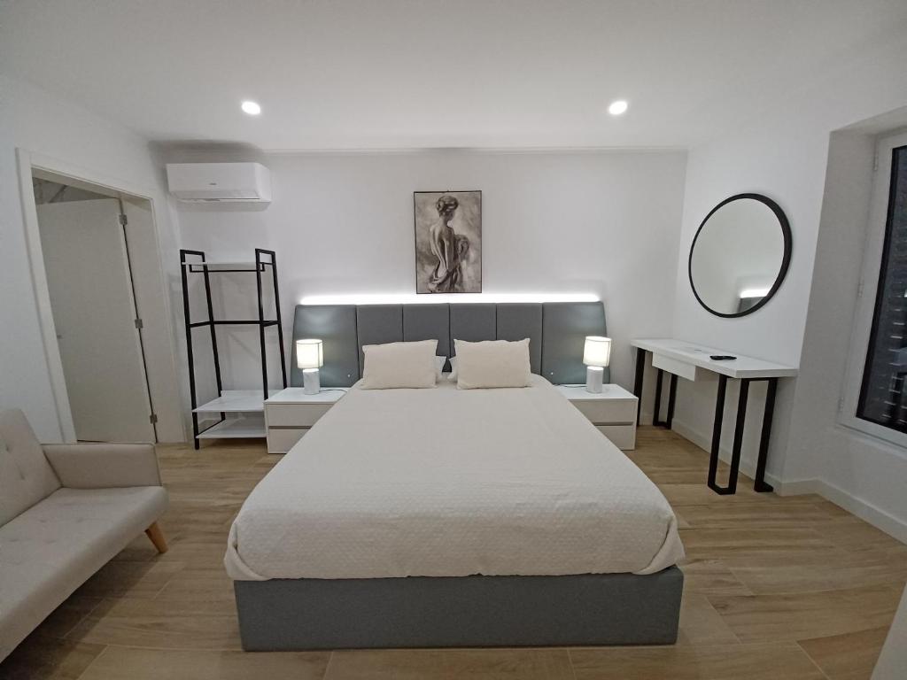 Basaltic's Rooms, Ribeirinha