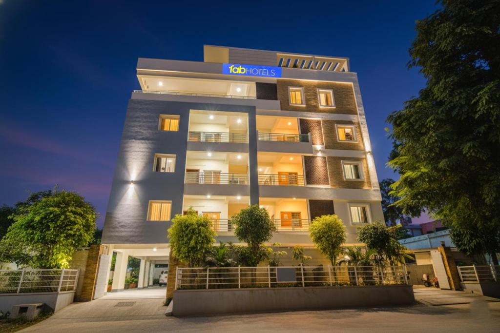 FabHotel De Alphabet II - Nr Ameerpet Metro Station, Hajdarábád