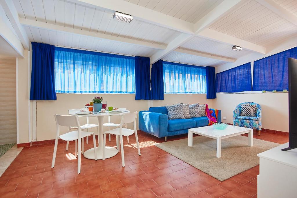 Blue&White - 4