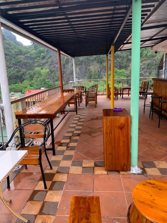 Phong Nha Jasmine Hostel & Roof Top Bar