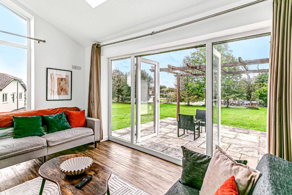 Bright & Spacious 2 Bed Holiday Chalet in Sidmouth, Sidmouth