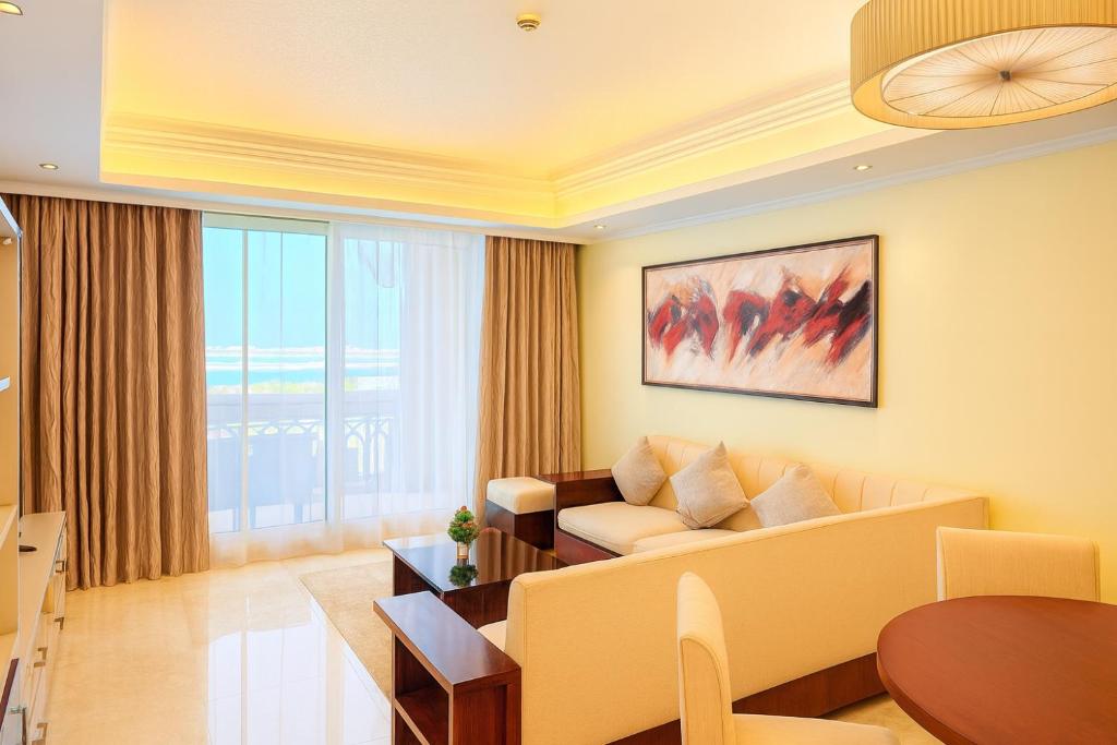 Elegant 2BR Beach Apartment Grandeur Residence, Palm Jumeirah, Dubaj