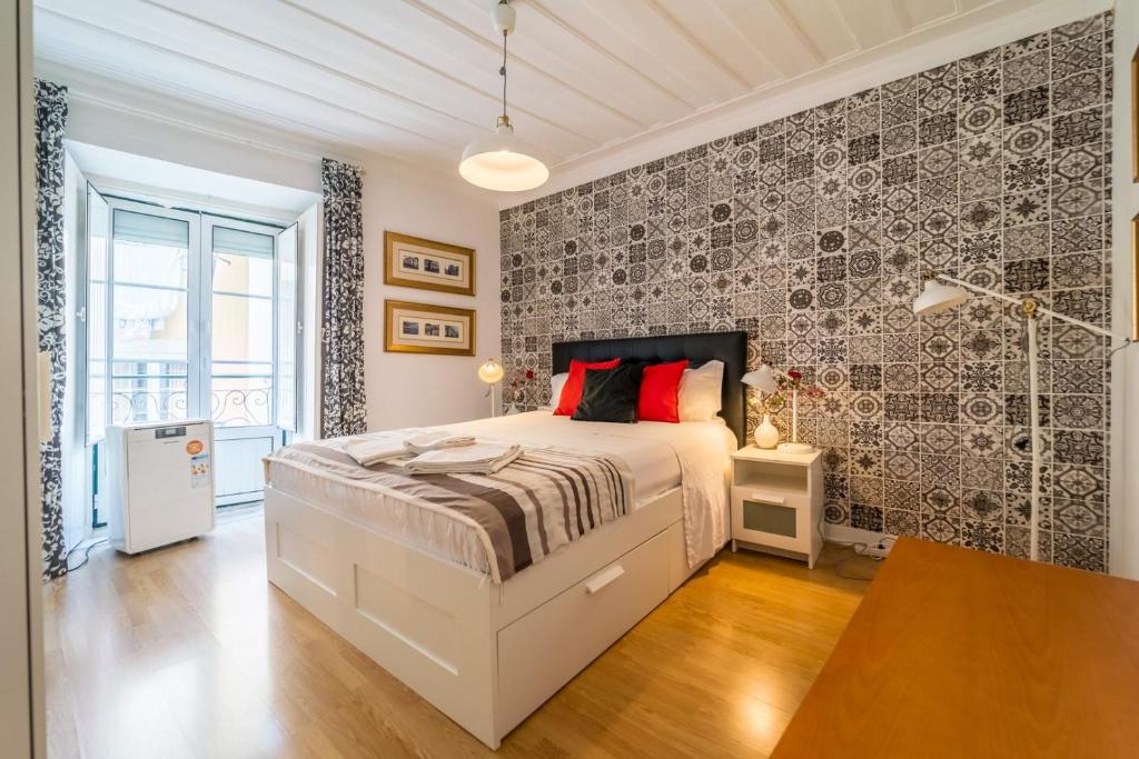 Cozy 2BR in Bairro Alto – Central Lisbon | By Airnest, Lisabon