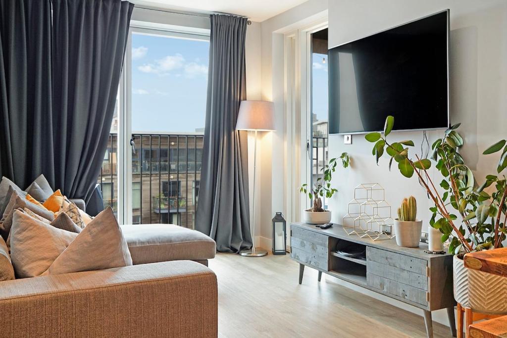 Stylish 1-Bed Apt with Balcony & Canal Views, Londýn