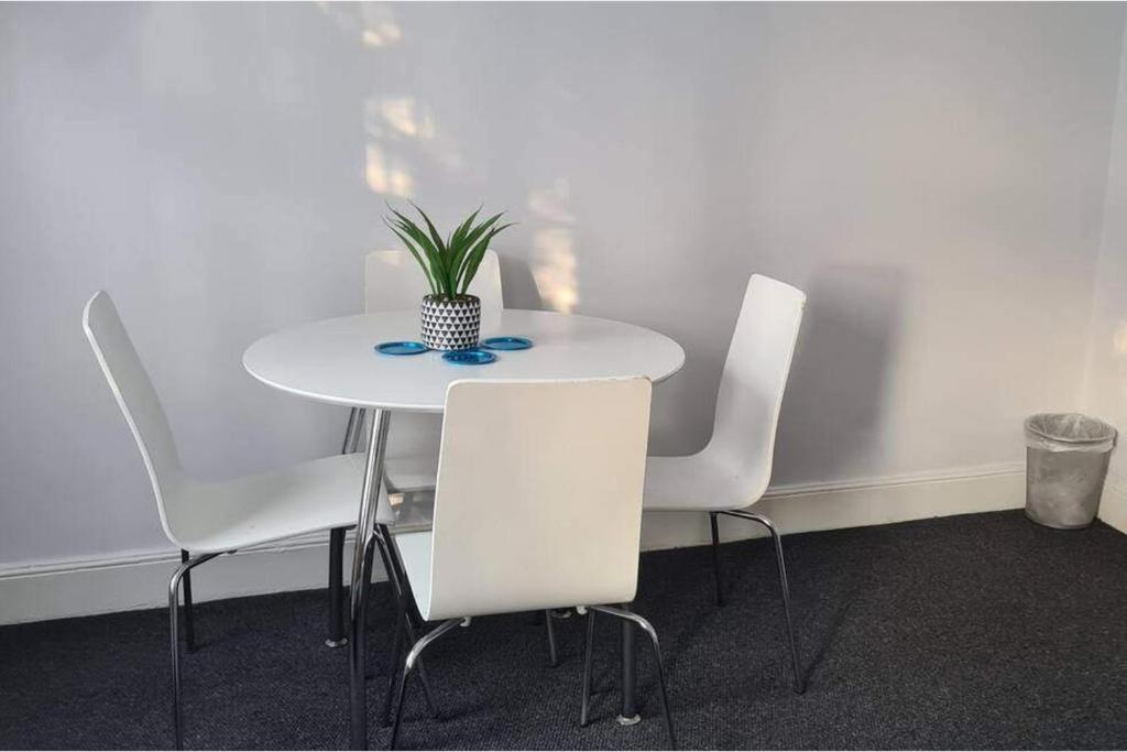 Cosy 2-Bed Apartment - Sleeps 4 & Central, Londýn