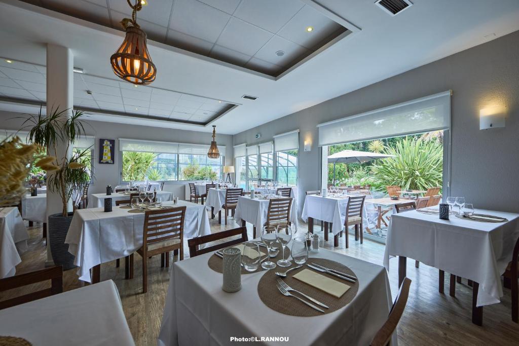 Hôtel du Golf de Saint-Laurent,The Originals Relais 外観