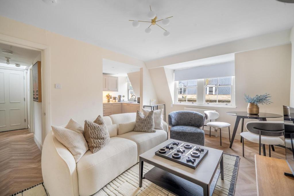 Central Bath Stay - Walk to Sites & Train Station, Bath